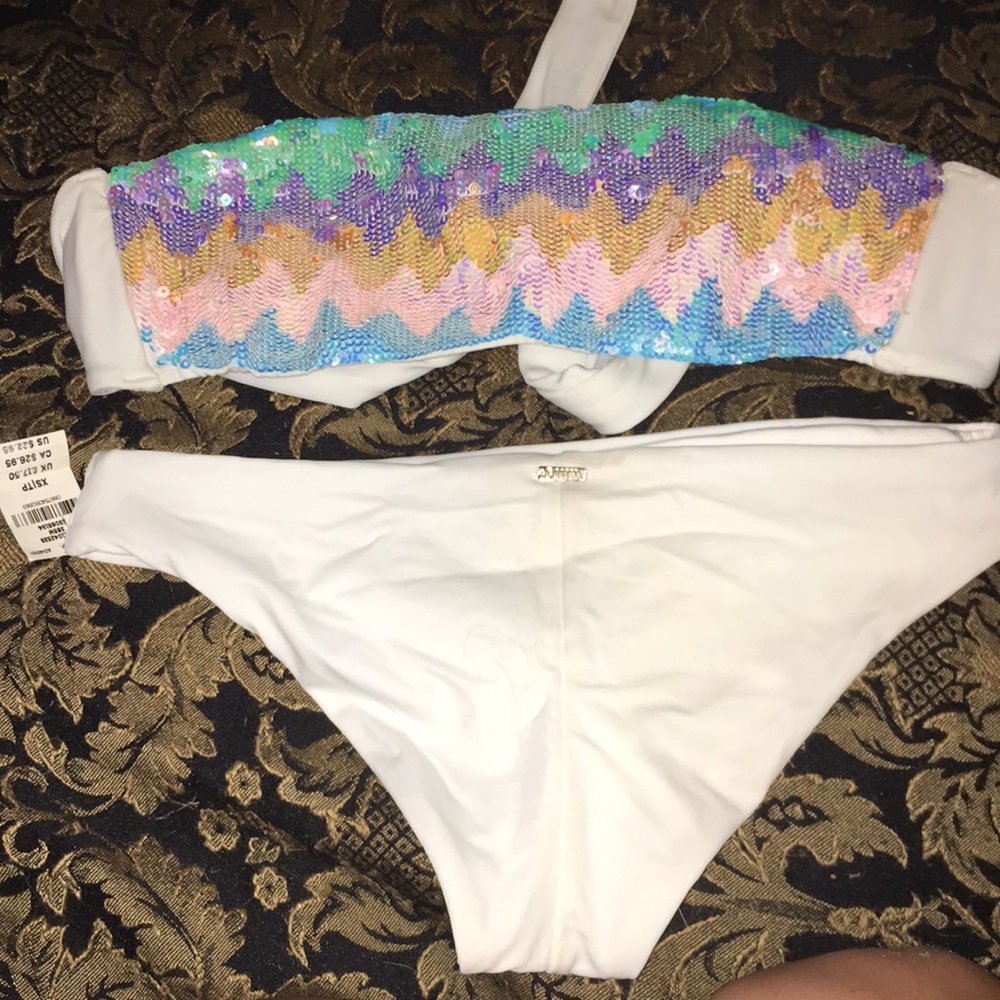 Victoria’s Secret bikini